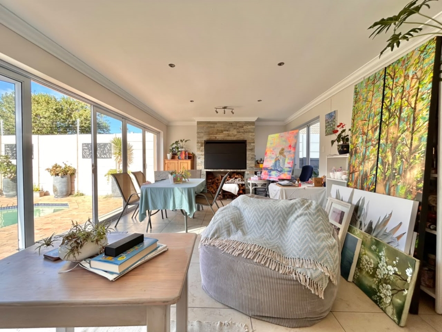 To Let 4 Bedroom Property for Rent in Plumstead Western Cape